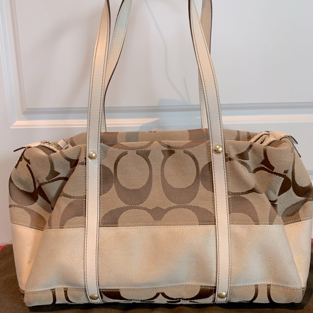 **** SOLD **** 💯COACH signature collection - large tan/cream handbag - Picture 3 of 6
